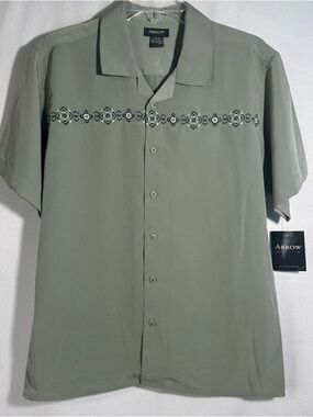 Arrow Sage Green Short-Sleeve Button-Down Shirt with Geometric Chest Stripe